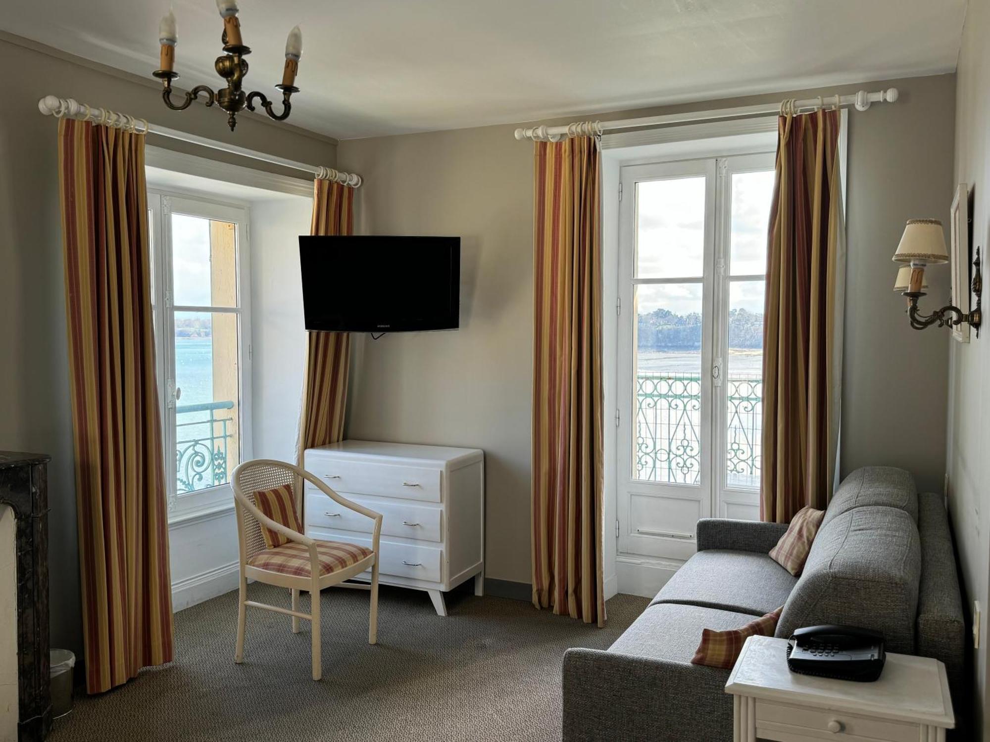 Hotel-Restaurant Printania Динард Екстериор снимка